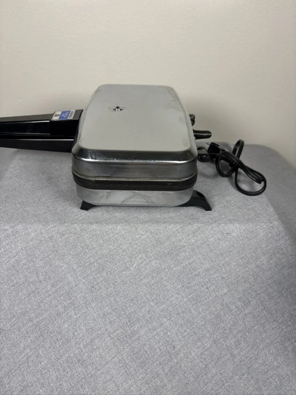 Vitantonio Pizzelle Chef Model 300 Italian Waffle Cookie Maker Iron